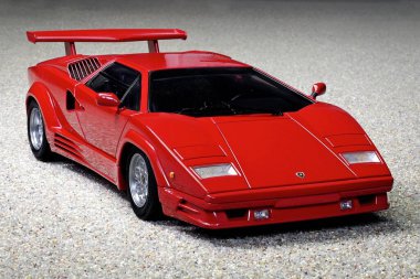 Neu-Ulm, Almanya - Aralık, 07, 2022: Lamborghini Countach 25. Belirsiz ön görünüm.