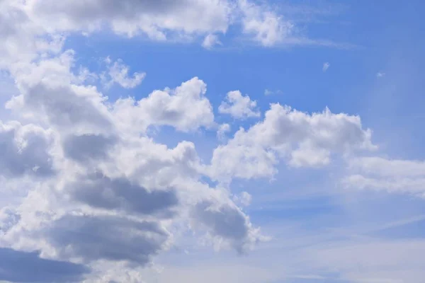 Vacker Blå Himmel Med Vita Moln Bakgrund Konsistens Stockbild
