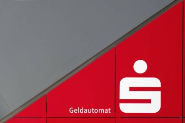 Ulm, Almanya - 18 Haziran 2025: Sparkasse Ulm ATM 'sinin kapatılması.