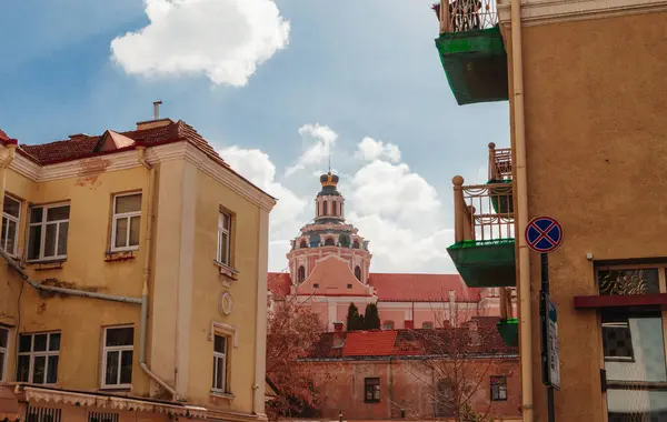 Litvanya 'nın Vilnius kentinin manzarası. Ortaçağ mimarisi, Gotik tarzı binalar.