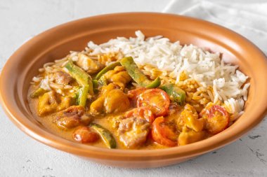 Domatesli Tayland usulü körili tavuk.