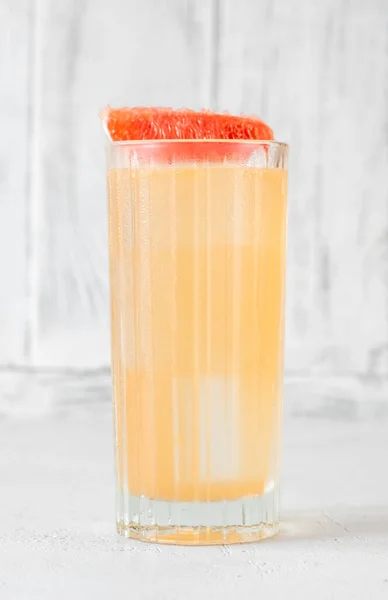 Glas Frenchie Cocktail Garniert Mit Grapefruitkeil — Stockfoto