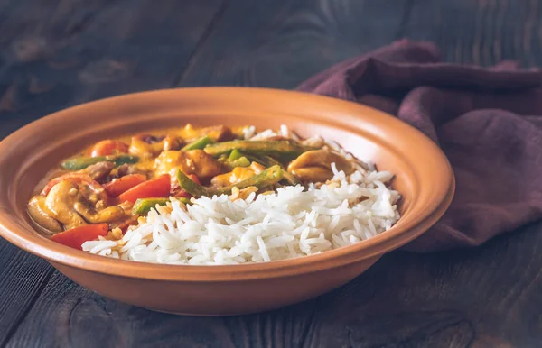 Curry Poulet Rouge Thaïlandais Avec Tomates Gros Plan — Photo