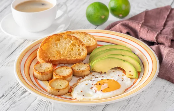 Τηγανητά Αυγά Αβοκάντο Και Φρυγανισμένο Ψωμί — Φωτογραφία Αρχείου
