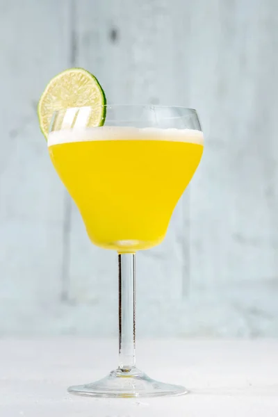 Hotel Nacional Cocktail Garnished Lime Wheel — Stock Photo, Image