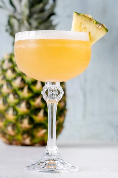 Cocktail Francese Daiquiri Guarnito Con Zeppa Ananas — Foto Stock