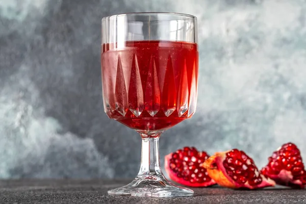 Glas Granatapfel Daiquiri Cocktail Auf Grauem Hintergrund — Stockfoto