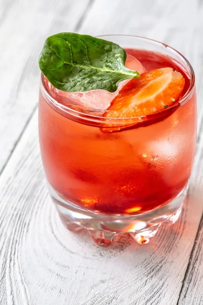 Glass Strawberry Basil Lemonade Cocktail Garnished Strawberry — Stock Photo, Image
