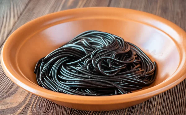 Portie Zwarte Inktvis Inkt Spaghetti Pasta — Stockfoto