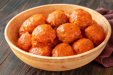 Bir kase keftedes - Domates soslu Yunan köftesi