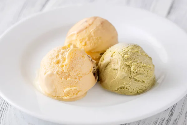 Vanilla Pistachio Ice Cream Balls Plate — Stock Photo, Image