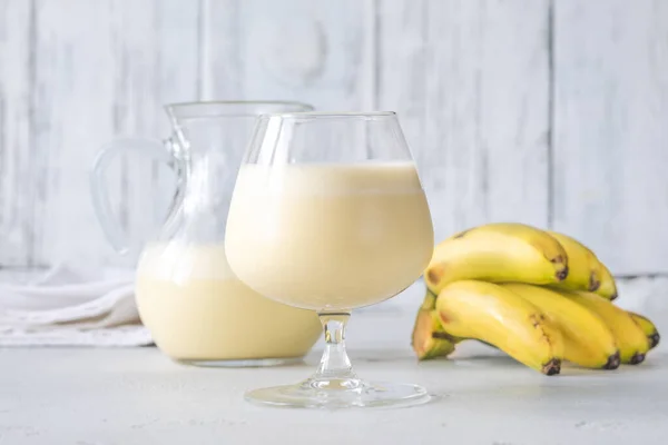 Bananen Milchshake Mit Eis Glas — Stockfoto
