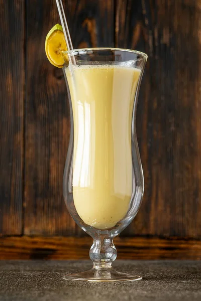 Nuclear Banana Daiquiri Cocktail Utsmyckad Med Banan Bit — Stockfoto