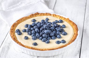 Taze yaban mersinli turta ve muhallebi