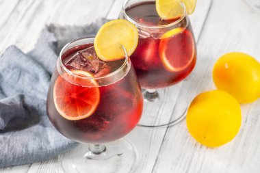 Tinto de verano şarap bazlı içki İspanya 'da popüler.