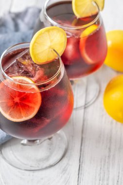 Tinto de verano şarap bazlı içki İspanya 'da popüler.