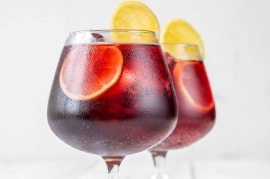 Tinto de verano şarap bazlı içki İspanya 'da popüler.