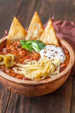 Bir kase Chili con carne baharatlı güveç.