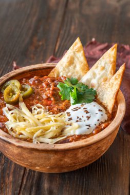 Bir kase Chili con carne baharatlı güveç.