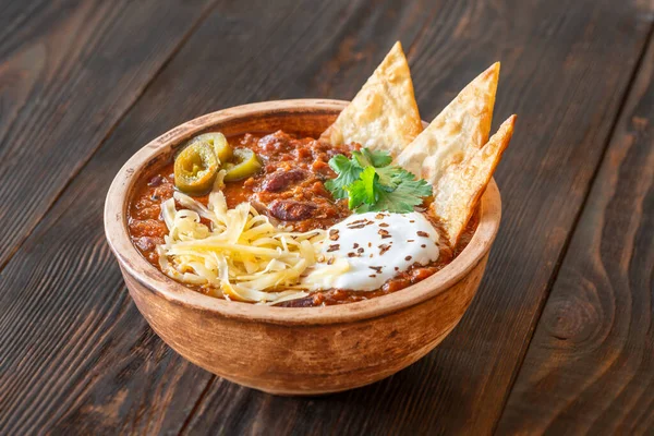 Bir kase Chili con carne baharatlı güveç.