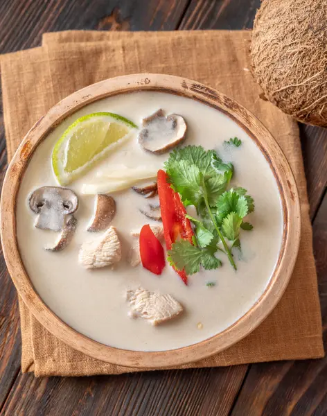 Tay tom kha kai çorba