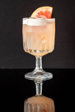 Kadeh kadeh greyfurt tekila kokteyli.