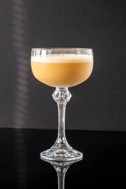 Rendelenmiş hindistan cevizli Death Flip kokteyli.