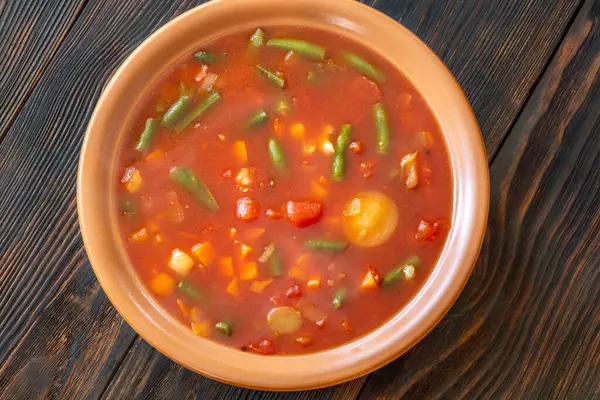 야채와 주식으로 Minestrone 수프의 로열티 프리 스톡 사진