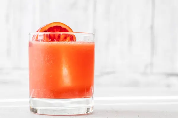 Siciliansk Neger Cocktail Utsmyckad Med Orange Hjul Royaltyfria Stockfoton