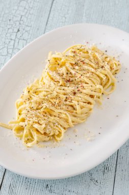 Porsiyon Cacio E Pepe - Peynirli ve biberli makarna