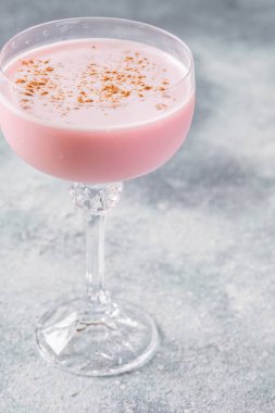 Bir bardak İpek Çorap Kokteyli.