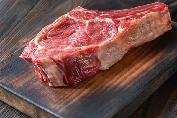Taze, yüksek kalite kovboy bifteği, mükemmel mermer, ızgara veya tavada kızartma için ideal.