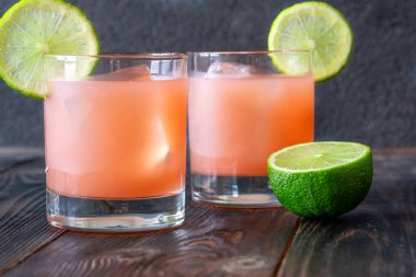 Guava, limon ve tekila narenciye katılmış zarafetle tropikal uyum içinde harmanlanır.