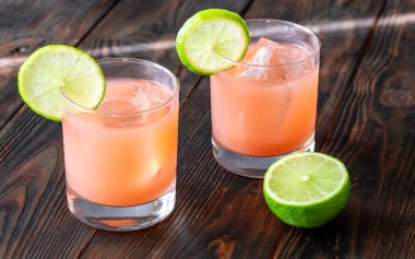 Guava, limon ve tekila narenciye katılmış zarafetle tropikal uyum içinde harmanlanır.