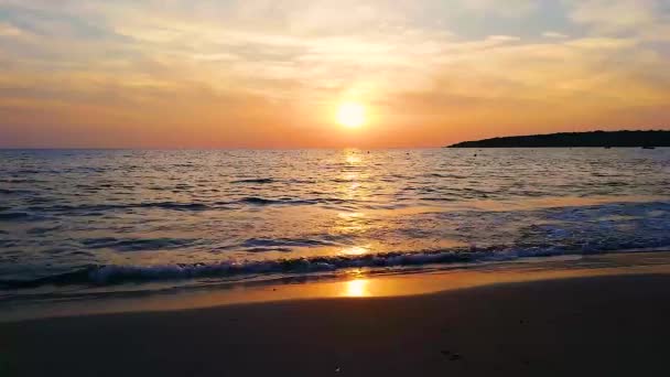 Scena Incredibile Tramonto Cipro Spiaggia Corallo Baia Con Suoni Del — Video Stock