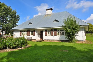 Lublin, Polonya - 13 Eylül 2022: Lublin Açık Hava Köyü Müzesi 'ndeki eski ev