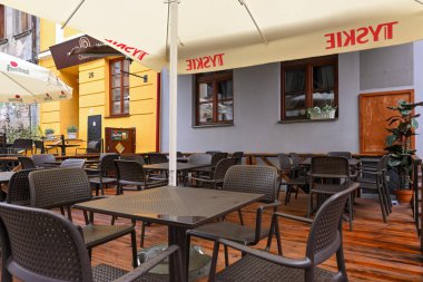 Lublin, Polonya - 12 Eylül 2022: Polonya 'daki Lublin Eski Kasabası' ndaki Restoran