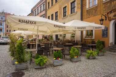 Lublin, Polonya - 12 Eylül 2022: Polonya 'daki Lublin Eski Kasabası' ndaki Restoran