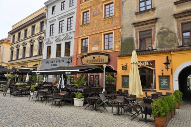 Lublin, Polonya - 12 Eylül 2022: Polonya 'daki Lublin Eski Kasabası' ndaki Restoran