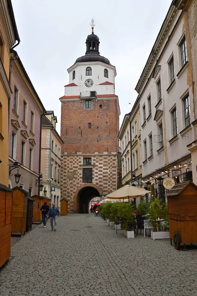 波兰卢布林 2022年9月12日 卢布林的克拉科夫门 14世纪哥特式大门 从旧城通往市中心 — 图库照片