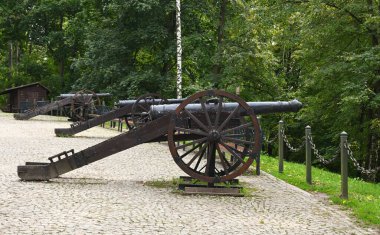 Checiny, Polonya - 14 Eylül 2022: Ortaçağ topu, Checiny Castle - 13. ve 14. yüzyıllardan kalma bir kraliyet kalesi. Polonya