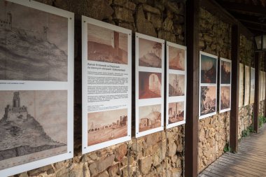 Checiny, Polonya - 14 Eylül 2022: Checiny Castle - 13. ve 14. yüzyıllardan kalma bir kraliyet kalesi. Polonya