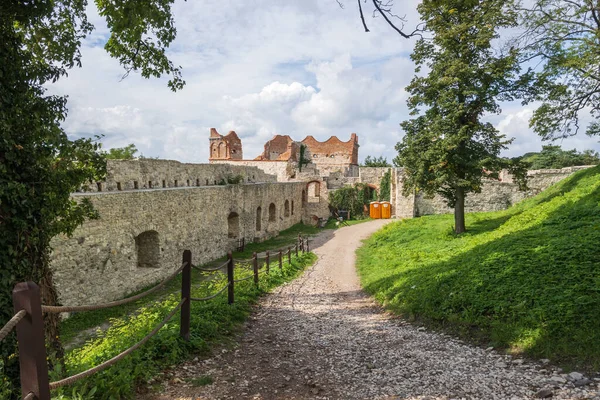 波兰Rudno 2022年9月16日 Tenczyn城堡 波兰Rudno村的一座中世纪城堡 — 图库照片