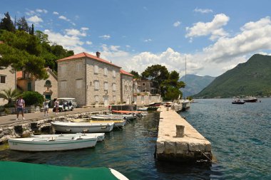 Perast, Karadağ - 6 Haziran 2022: Karadağ 'ın pitoresk kenti Perast