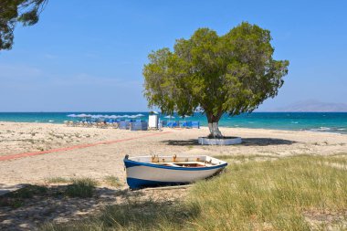Altın kumu ve turkuaz suyu olan güzel Marmari plajı. Kos Adası, Greec