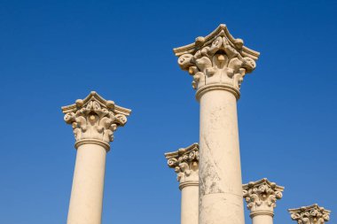 Kos adasındaki Asklepion 'un arkeolojik bölgesindeki sütunlar. Yunanistan