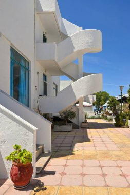 Kos, Yunanistan - 8 Mayıs 2023: Yunanistan 'ın Kos adasındaki Mastichari köyünde Yunan mimarisi