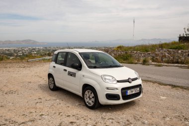 Kos, Yunanistan - 9 Mayıs 2023: Fiat Panda Yunanistan 'ın Kos adasında yola park etti