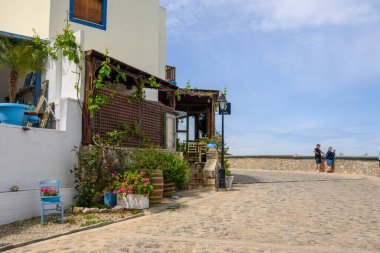 Kos, Yunanistan - 9 Mayıs 2023: Yunanistan 'ın Kos adasındaki büyüleyici Zia köyü