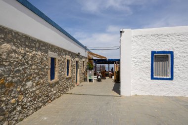 Kos, Yunanistan - 9 Mayıs 2023: Yunanistan 'ın Kos adasındaki Zia köyünde Yunan mimarisi